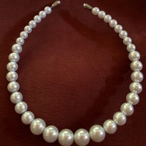 Synthetic vintage pearl choker cuff